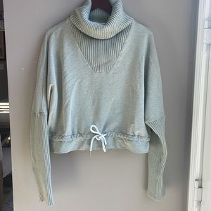 VARLEY Nevada sweatsuit set in light green. Bottoms size M. Top size L.